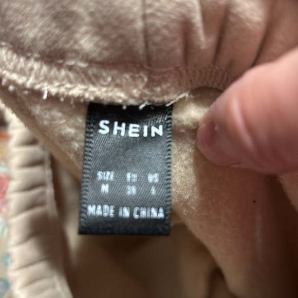 Shein khaki tan elastic waist shorts with draw strong size medium - Picture 3 of 3